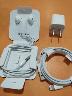Preloved iPhone Charger 5watts and Jack Type Earphone