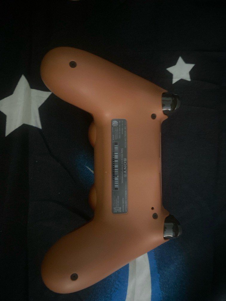 PS4 Controller (Category: Controllers) located in Singapore. Submitted by isaqcfr (Listing ID 1297427296, Image 2). Description: 🚨HAVE STICK DRIFT ON THE RIGHT JOYSTICK🚨.