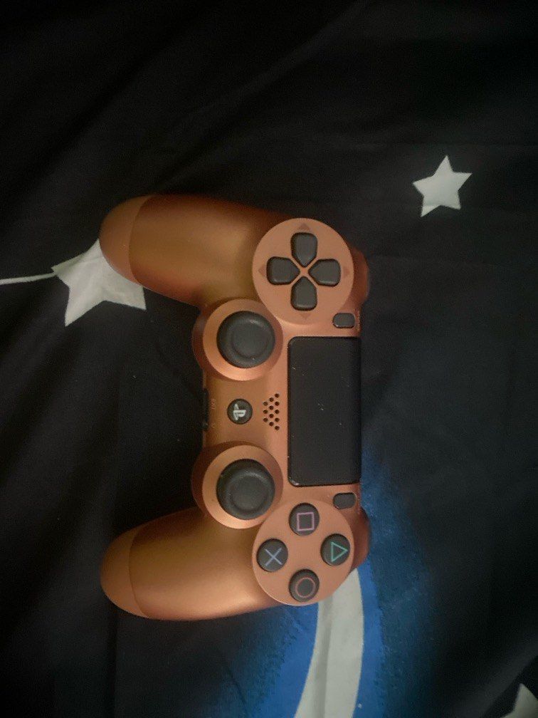 PS4 Controller (Category: Controllers) located in Singapore. Submitted by isaqcfr (Listing ID 1297427296, Image 1). Description: 🚨HAVE STICK DRIFT ON THE RIGHT JOYSTICK🚨.