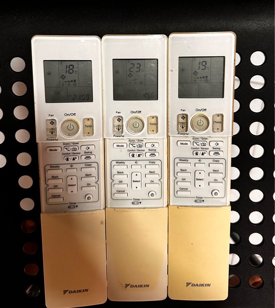 Remote Control (Category: Air Conditioners & Heating) located in Singapore. Submitted by rockermen53 (Listing ID 1297521750, Image 1). Description: Daikin spilt type remote control , Suitable for -model :CTKS,CTKM ,etc… Original price, 240$ .
