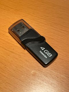 Toshiba USB flash drive TransMemory 4GB / Toshiba USB thumb drive for computer and notebook memory stick Ready Boost supported Storage with light Safe and reliable Operation normal Can backup data photos MP3 / Video / Data ( ♻️ barter / swap / exchange )64241449997571110