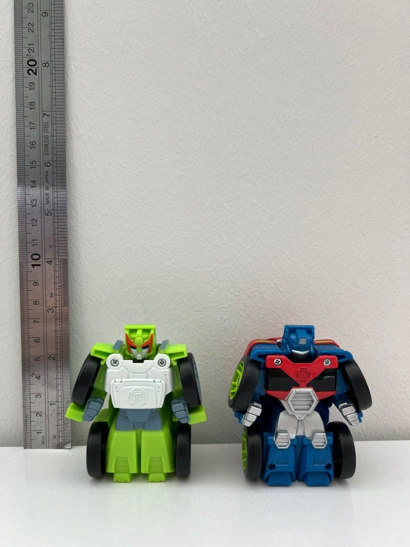 Transformers (Category: Toy Figures) located in Singapore. Submitted by ed_family (Listing ID 1297448313, Image 1). Description: .