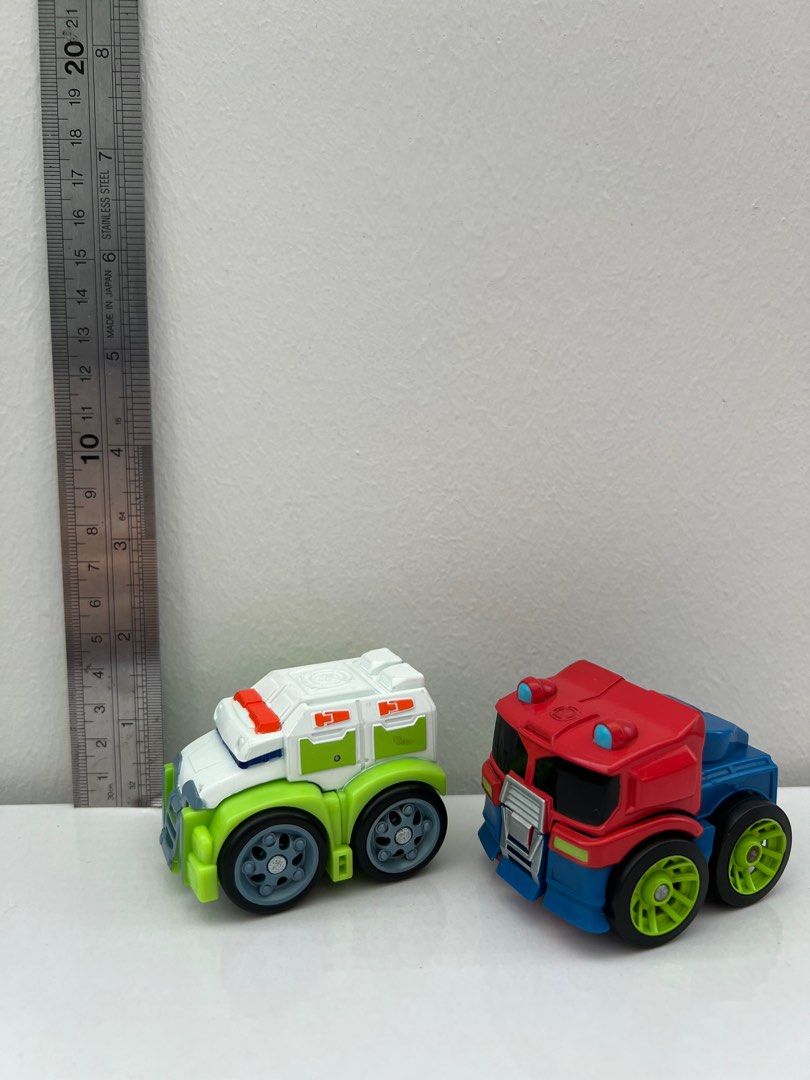 Transformers (Category: Toy Figures) located in Singapore. Submitted by ed_family (Listing ID 1297448313, Image 2). Description: .