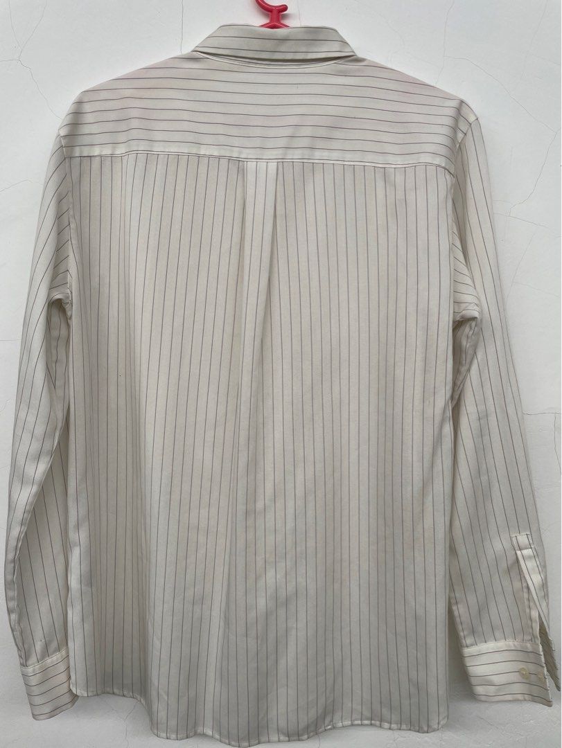 Uniqlo Rayon Longsleeve Top (Category: Longsleeves) located in Muntinlupa City. Submitted by ginblush (Listing ID 1297491552, Image 2). Description: Worn once or twice Some discoloration Sold as is, no warranty .