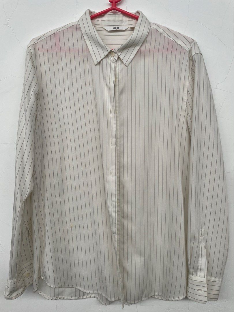 Uniqlo Rayon Longsleeve Top (Category: Longsleeves) located in Muntinlupa City. Submitted by ginblush (Listing ID 1297491552, Image 1). Description: Worn once or twice Some discoloration Sold as is, no warranty .