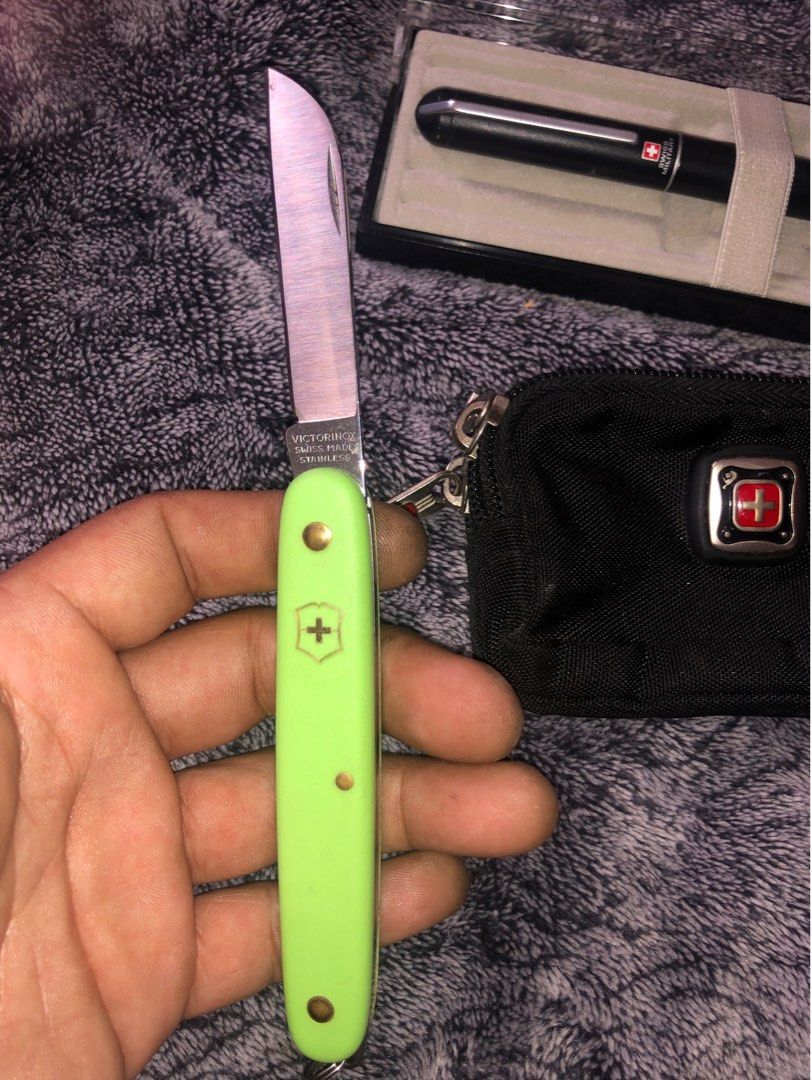 Victorinox Swiss knife (Category: Hiking & Camping) located in Davao. Submitted by antiquesandvintagestuffsPH (Listing ID 1297396774, Image 2). Description: Authentic Unused condition folding knife Pen is usable 2200 take all.