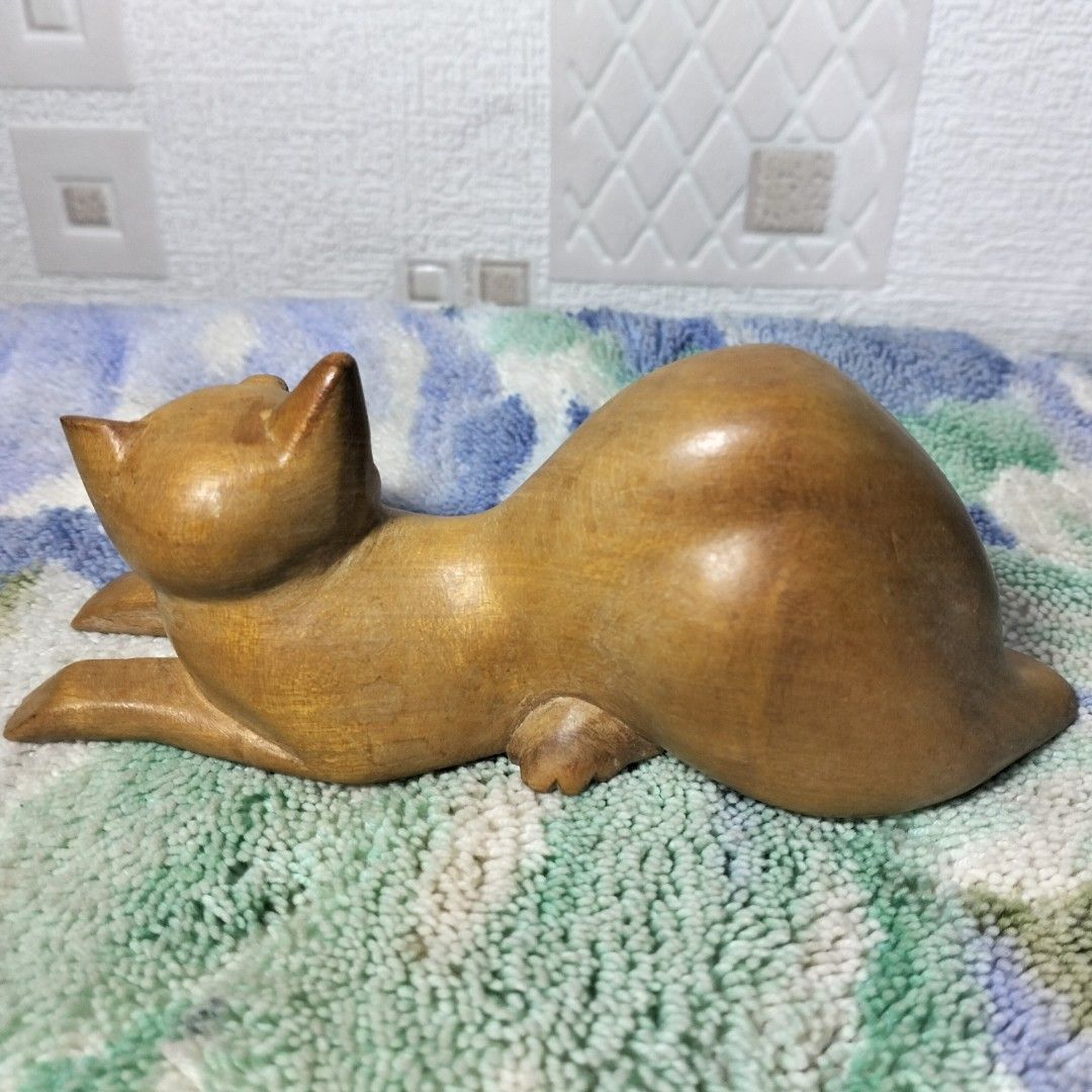 Vintage Solid Wooden Cat Figurine From UK (Category: Vintage Collectibles) located in Pasig City. Submitted by Unikko75 (Listing ID 1297411484, Image 3). Description: Vintage Solid Wooden Cat Figurine From UK Size : 5.25 X 2 X 1.5 Inches Price : 800..