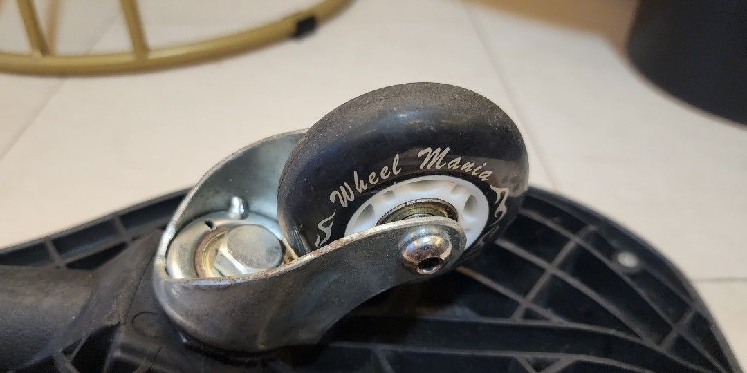 Waveboard (Category: Skates, Rollerblades & Scooters) located in Singapore. Submitted by kiantiong (Listing ID 1297475117, Image 3). Description: Lightly used Ripstik waveboard. Son outgrew it. Wheels are changed recently at $20. 69cm x 22cm.