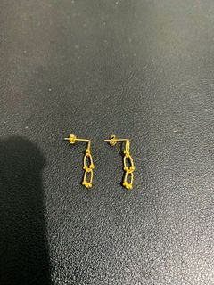 18K Saudi gold paperclip earrings - pawnable
