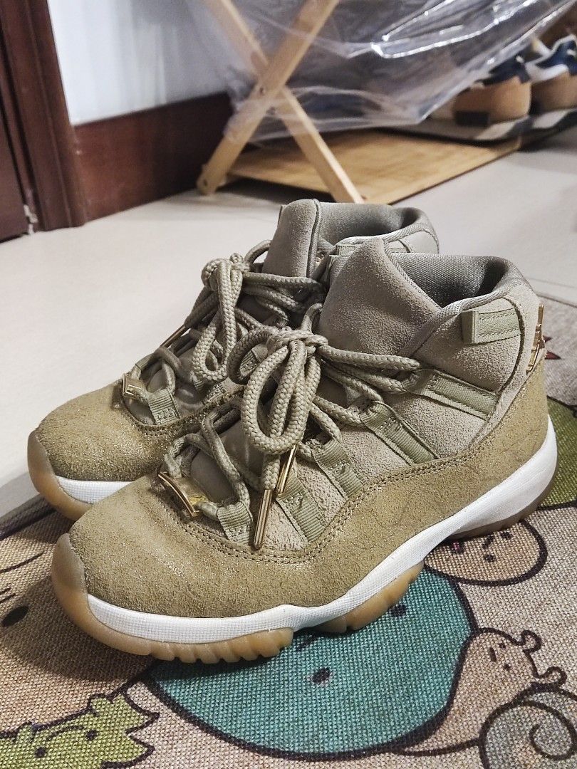 Jordan 11 olive lux top