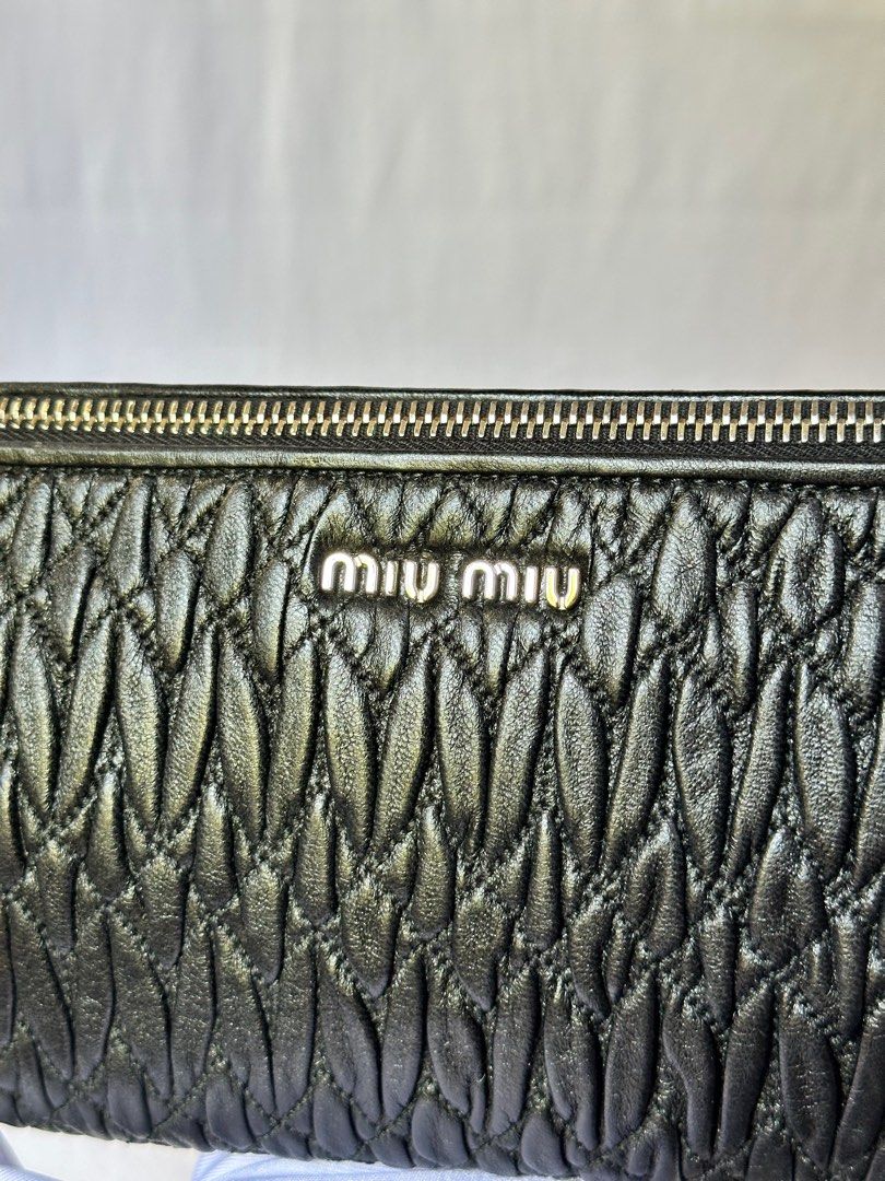 Authentic MIU MIU Pouch (Category: Luxury Bags & Wallets) located in Santa Rosa. Submitted by brandieshoppe (Listing ID 1301042362, Image 3). Description: ✅ Authentic / Original Preloved ✅ From Japan Auction ✅ Moneyback Guaranteed If Proven Fake ✅ In Excellent Condition ✅ Message Us For More Details *Open Also for Layaway Terms.