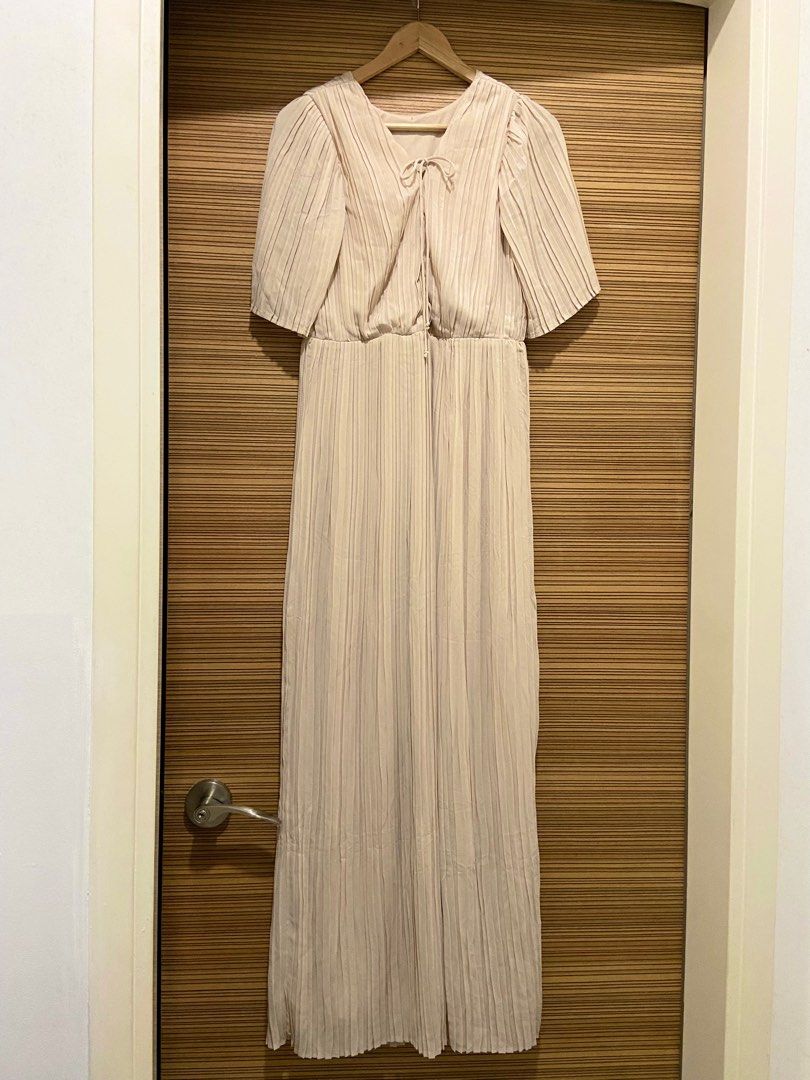 BN MANGO Blush Pink Beige Pleated Chiffon Maxi Dress Super Long Skirt  , Women's Fashion, Dresses & Sets, Dresses on Carousell