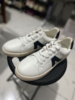 (Category: ) located in . Submitted by juviscloset (Listing ID 1301132179, Image 1). Description: .