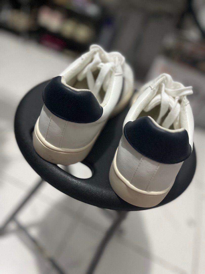 Brand new MIA shoes (Category: Sneakers) located in Cainta. Submitted by juviscloset (Listing ID 1301132179, Image 3). Description: Brand new MIA sneakers (dupe for veja) Nakalagay si 9M pero fit sakin size 9W (25cm) Selling for : 900+ sf Padala from us ‼️Sf c/o buyer‼️ Courier : Flash express, JRS Only or lalamove, grab sf c/o buyer. Mod : Gcash Pm me for more details.