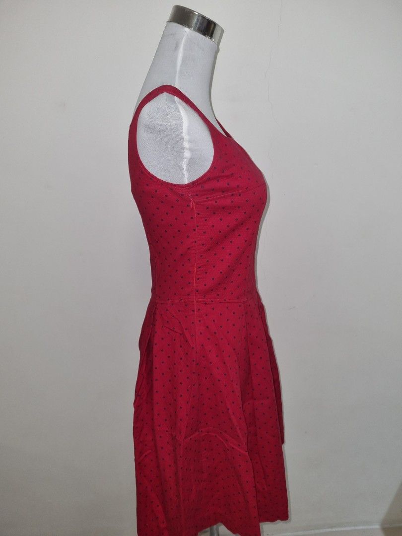 Bright red petite sleeveless dress (Category: Dresses) located in Bacoor. Submitted by xandru (Listing ID 1301074243, Image 2). Description: Petite lady dress perfect for cocktails, parties, & corporate events. Worn only twice. Smooth fabric, superb quality in mint condition, no damages, or torns..