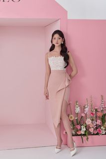 (Category: ) located in . Submitted by savemywardrobeee (Listing ID 1300955863, Image 1). Description: .