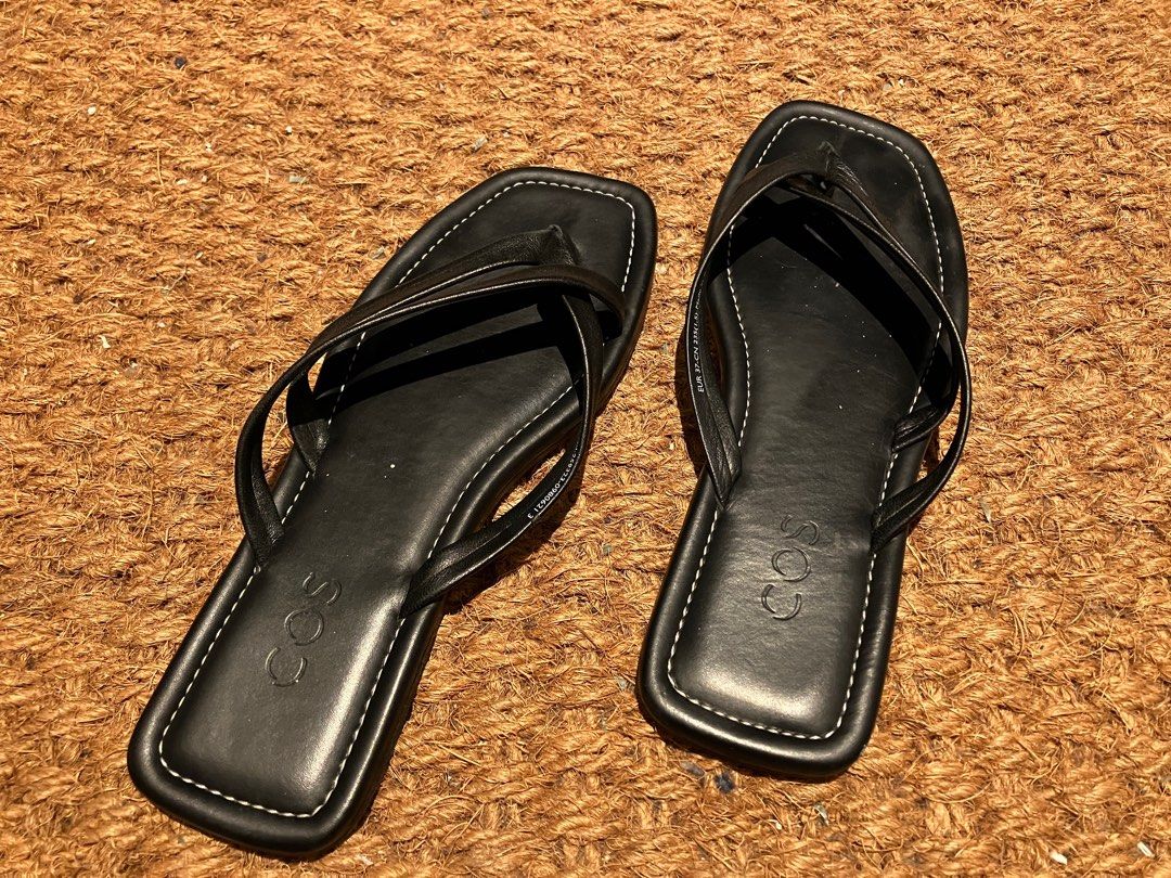 Mossimo flip flops sales