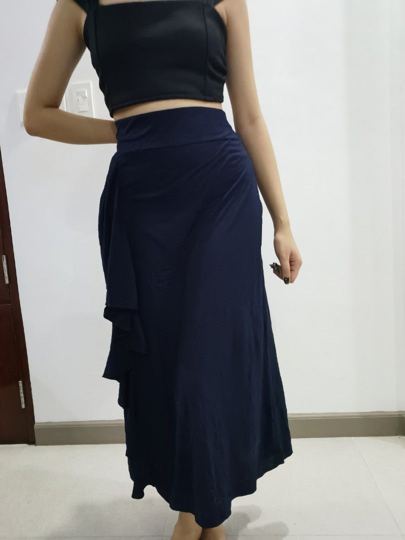 Cotton maxi skirts (Category: Skirts) located in Mabalacat. Submitted by thriftte (Listing ID 1301061377, Image 3). Description: Pic 1 size 33 to 40 Pic 2 size 36 to 40 Pic 3 size 35 to 38 Pic 4 size 26 to 28.
