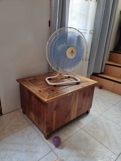Desk fan and.cemter chest table