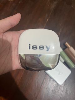 FREE SF ISSY PRESSED POWDER IN BISQUE