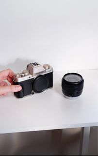 Fujifilm X-T100 Mirrorless with 15-45 lens