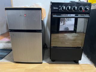 Gas range used twice good as new with free small ref