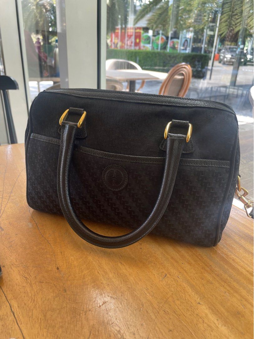 Gucci Boston Two Way Small (Category: Luxury Bags & Wallets) located in Muntinlupa City. Submitted by phbudgetluxuryfinds (Listing ID 1147135905, Image 1). Description: Authentic 💯money back guaranteed Exterior - good condition - handle, body, strap perfect condition; hardware are gold plated Interior- leather parts shows fading in color from black to gray; nagpowdery ung parts ng leather No holes or open pipes or color transfer With original st