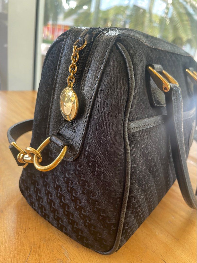 Gucci Boston Two Way Small (Category: Luxury Bags & Wallets) located in Muntinlupa City. Submitted by phbudgetluxuryfinds (Listing ID 1147135905, Image 3). Description: Authentic 💯money back guaranteed Exterior - good condition - handle, body, strap perfect condition; hardware are gold plated Interior- leather parts shows fading in color from black to gray; nagpowdery ung parts ng leather No holes or open pipes or color transfer With original st