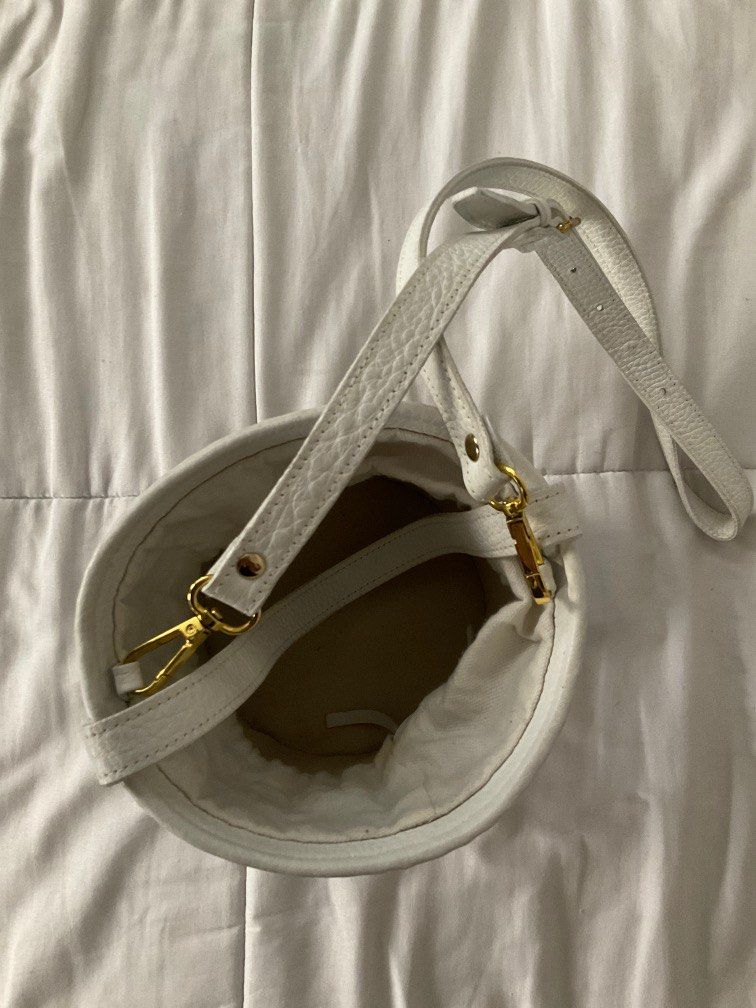 Halohalo Bote Bag (Category: Cross-body Bags) located in Manila. Submitted by ibdecluttering (Listing ID 1300972594, Image 2). Description: RFS: have too many bags They don’t make this anymore .