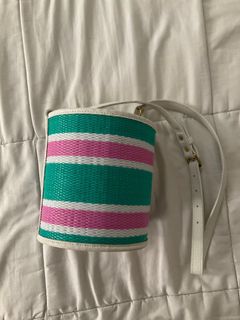 (Category: ) located in . Submitted by ibdecluttering (Listing ID 1300972594, Image 1). Description: .