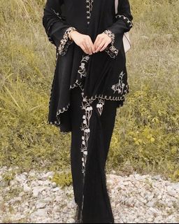 (Category: ) located in . Submitted by wardrobe2u_ (Listing ID 1301071809, Image 1). Description: .