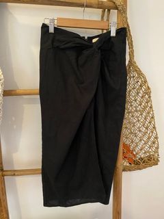 H&M Black linen skirt