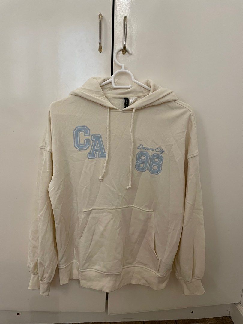 H&M Cream Hoodie (Category: Coats, Jackets and Outerwear) located in Quezon City. Submitted by declutterxcloset (Listing ID 1300942452, Image 3). Description: Like new, what you see is what you get ☺️ Fits small tho xs po nasa tag malaki siya for xs .