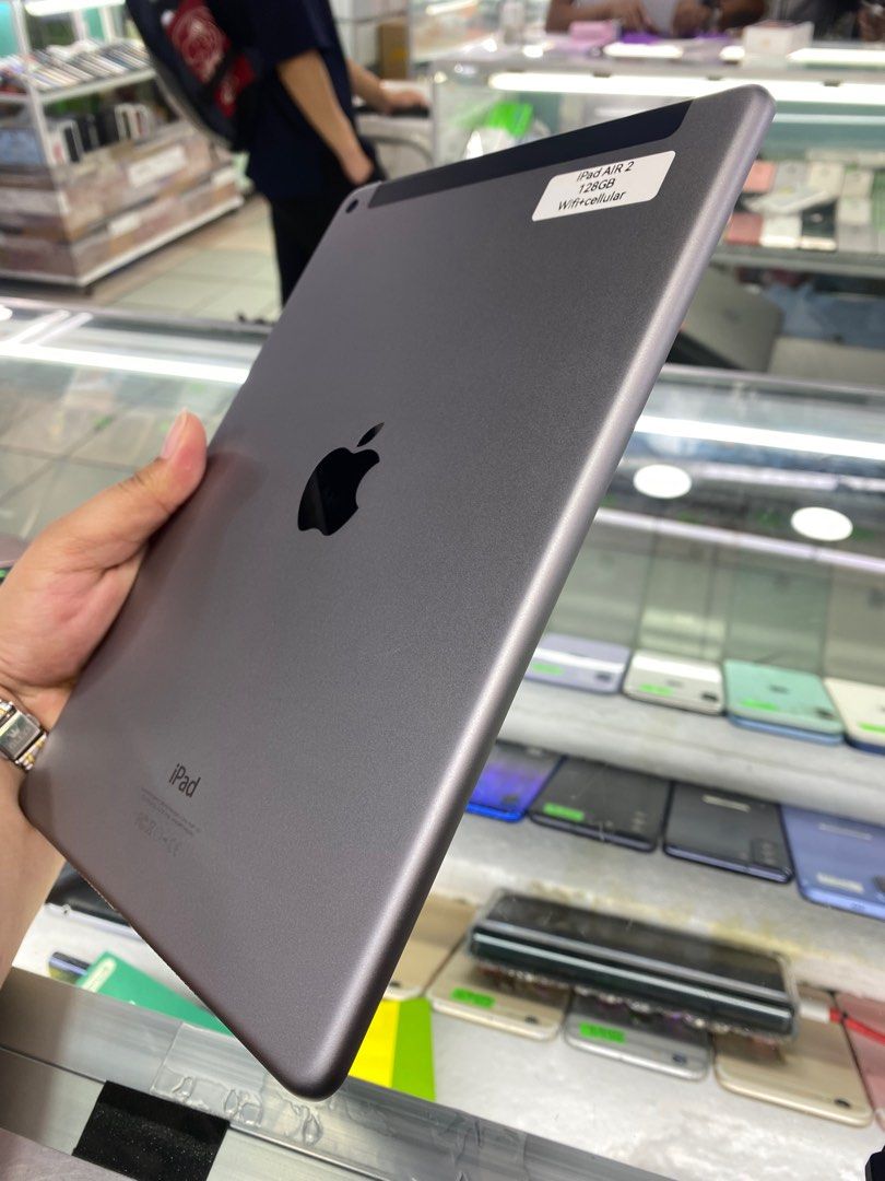 IPAD AIR 2 128GB (Category: iPad) located in Manila. Submitted by farhanadau39938 (Listing ID 1301047154, Image 3). Description: IPAD AIR 2 128GB - FACE ID - NO APPLE ID - NO REPAIR HISTORY / NO ANNY ISSUE - GOOD AS NEW - LEGIT/ORIGINAL - FACTORY UNLOCK/ OPENLINE -COLOR SPACEGRAY INCLUSION: CASE, TEMPERED, CHARGER MODE OF PAYMENT 💰 💳CASH, BDO, BPI, GCASH 🙂 Follow us on tiktok: www.tiktok.com/@amrongadgethub CASH ON DELIVERY NATIONWIDE ✔️ Order