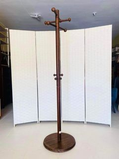 JAPAN SURPLUS FURNITURE SOLID WOOD BROWN COAT RACK   SIZE 17D x 69H IN INCHES  (AS-IS ITEM) IN GOOD CONDITION