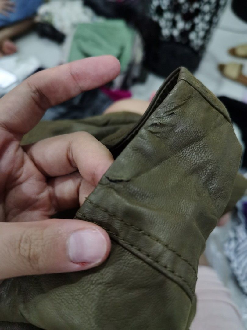 Leather skirt (Category: Skirts) located in Mabalacat. Submitted by thriftte (Listing ID 1301059792, Image 2). Description: See photos for issue Size 27.
