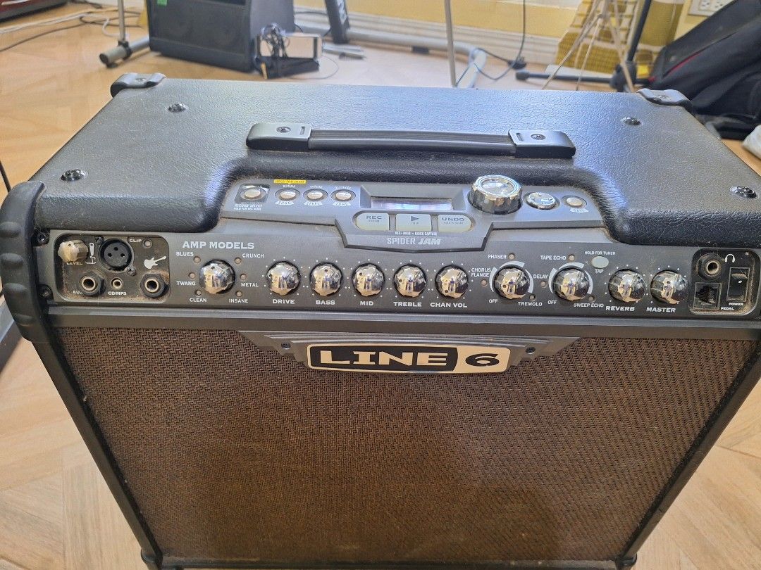LINE 6 SPIDER JAM amplifier + matching LINE 6 FBV SHORTBOARD foot controller (Category: Musical Instruments) located in Santiago. Submitted by best_cellar (Listing ID 1301137848, Image 2). Description: The LINE 6 SPIDER JAM is one of those must-have guitar amplifiers. Check out the many favorable reviews on the internet. The LINE 6 FBV SHORTBOARD foot controller is fully compatible with the LINE 6 SPIDER JAM and connects to a dedicated input slot