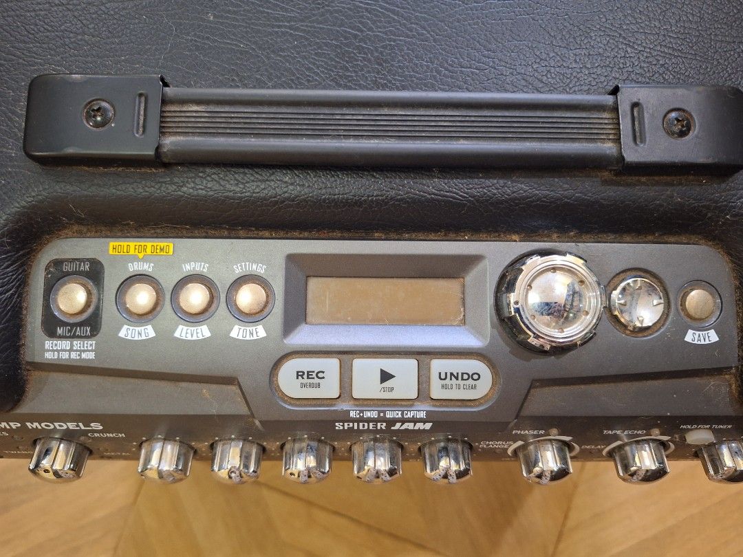LINE 6 SPIDER JAM amplifier + matching LINE 6 FBV SHORTBOARD foot controller (Category: Musical Instruments) located in Santiago. Submitted by best_cellar (Listing ID 1301137848, Image 3). Description: The LINE 6 SPIDER JAM is one of those must-have guitar amplifiers. Check out the many favorable reviews on the internet. The LINE 6 FBV SHORTBOARD foot controller is fully compatible with the LINE 6 SPIDER JAM and connects to a dedicated input slot