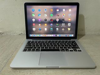 MacBook Pro 13inch 2015 model 8gb 256 ssd silver