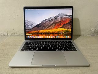 MacBook Pro 13inch 2019 model 16gb 512 ssd touch bar silver