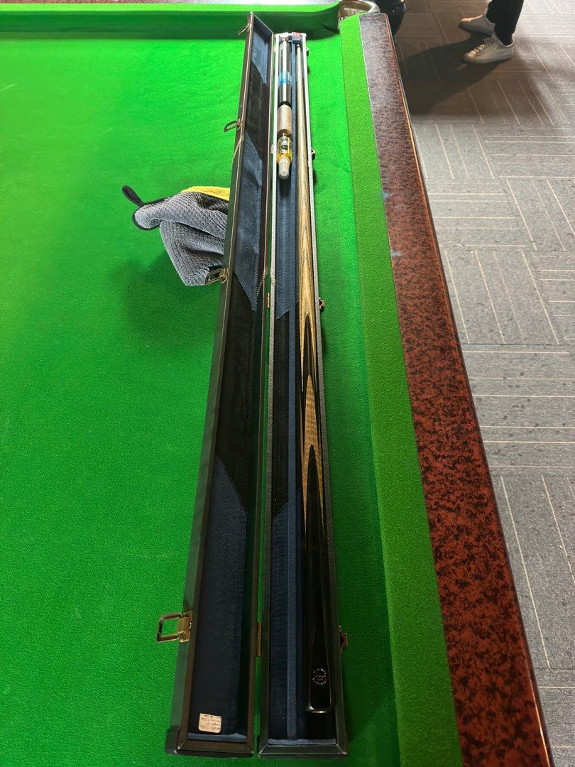 Maximus ultimate cue, Sports Equipment, Other Sports Equipment and