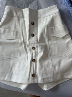 (Category: ) located in . Submitted by vanityshopper (Listing ID 1300958078, Image 1). Description: .
