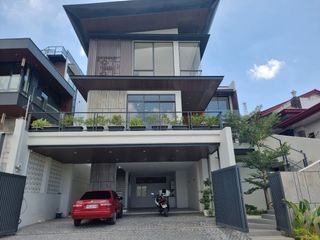 Overlooking House with Pool in Antipolo nr Cainta Pasig Ortigas Greenwoods Havila Filinvest