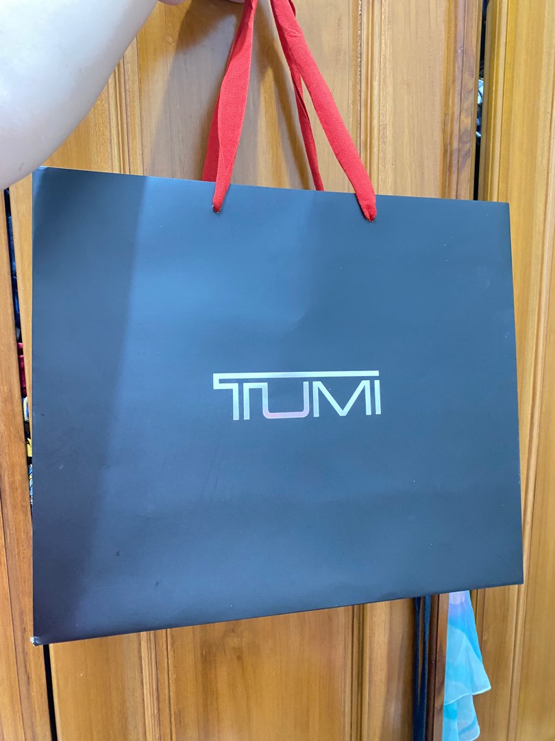 paperbag TUMI BIG, Barang Mewah, Tas & Dompet di Carousell