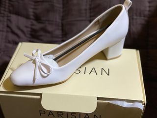 Parisian white closed shoes