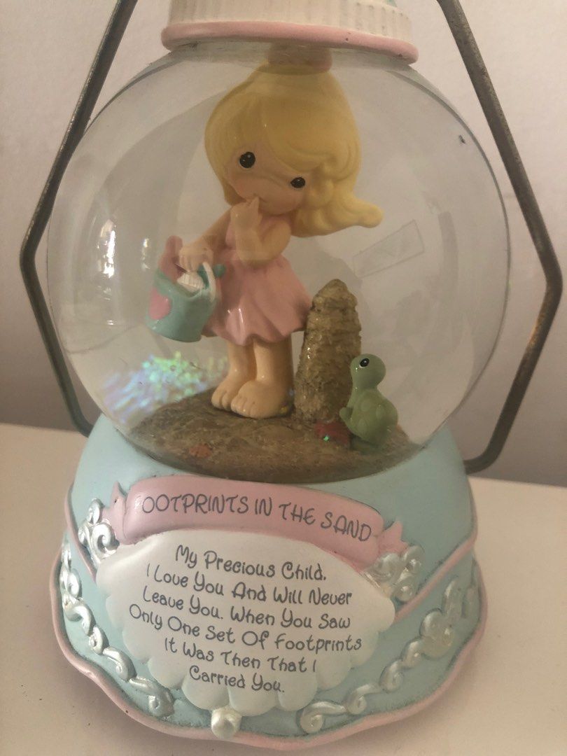 Footpints In The Sand' Musical Glitte Globe