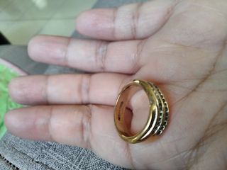 Pretty Wave ring with missing stones 
Size 6