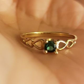 Size 3 to 3.5 , vintage emerald ring 14k