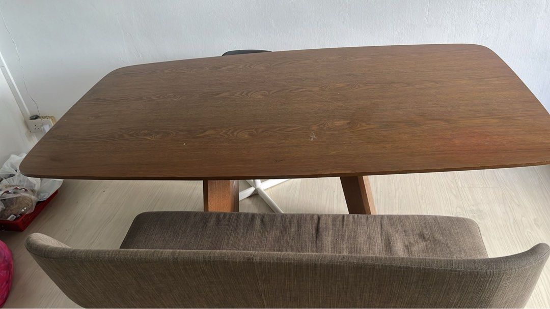 Solid wood dining table (Category: Tables & Sets) located in Singapore. Submitted by nelly18 (Listing ID 1301098414, Image 1). Description: .