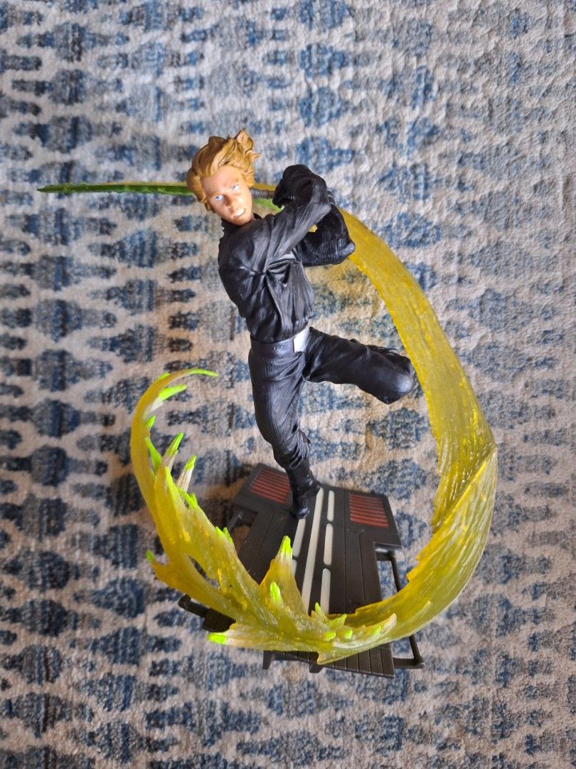 Star Wars Luke Skywalker (Category: Figurines & Statues) located in Santiago. Submitted by epicstar.7cb176 (Listing ID 1300992154, Image 1). Description: 10 inch Luke Skywalker figure.
